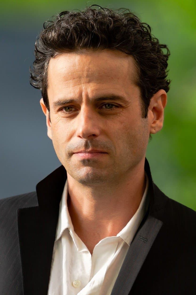 Luke Kirby profile