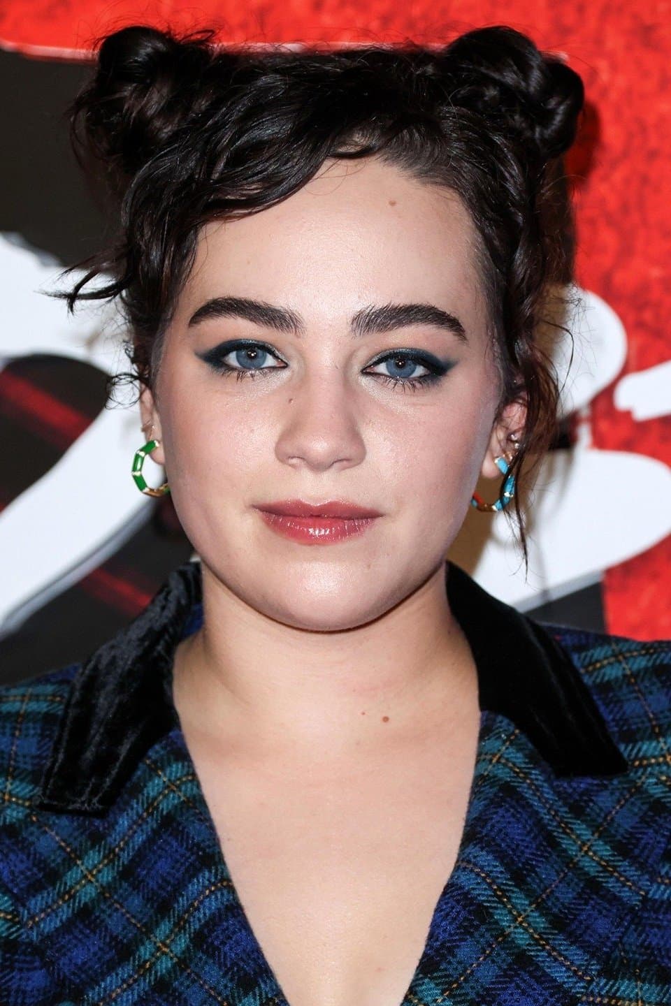 Mary Mouser profile