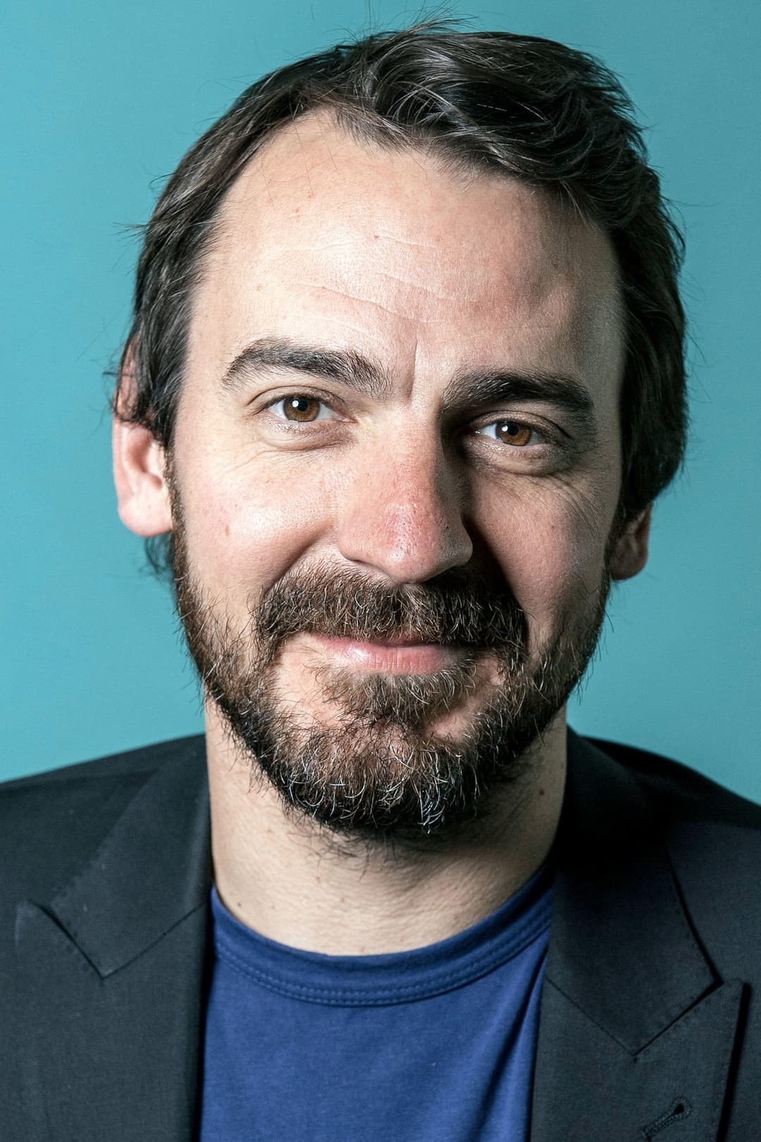 Ewen Leslie profile