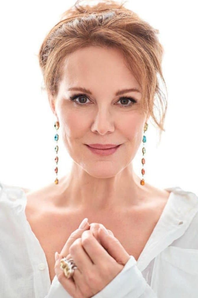Elizabeth Perkins profile